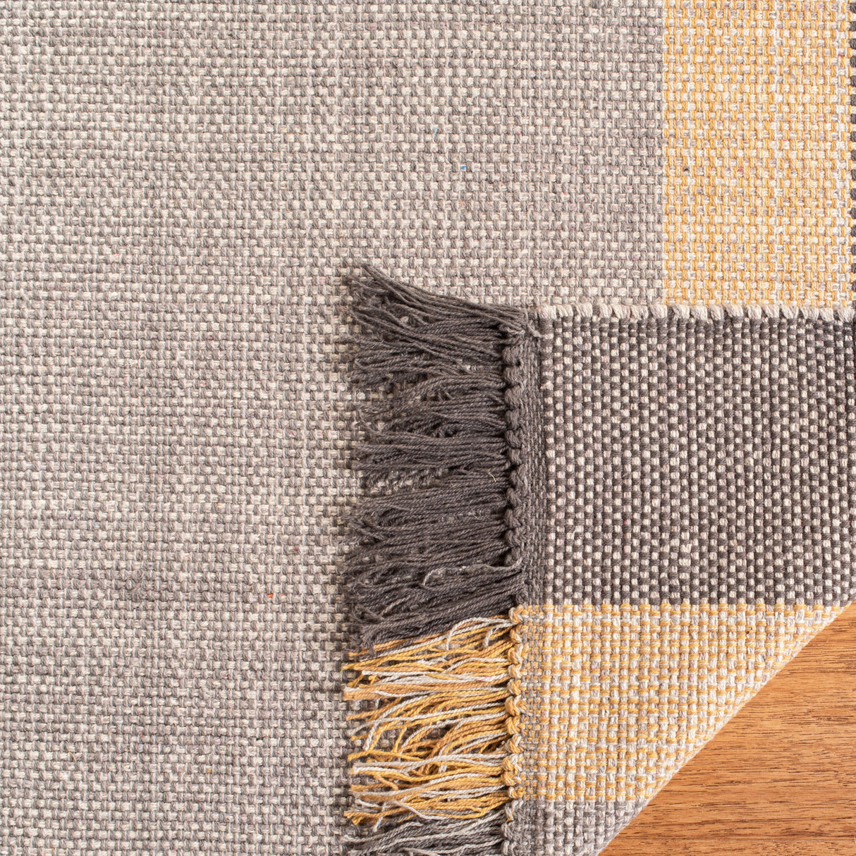 SAFAVIEH Flatweave Montauk Yurdagul Fringed Cotton Area Rug