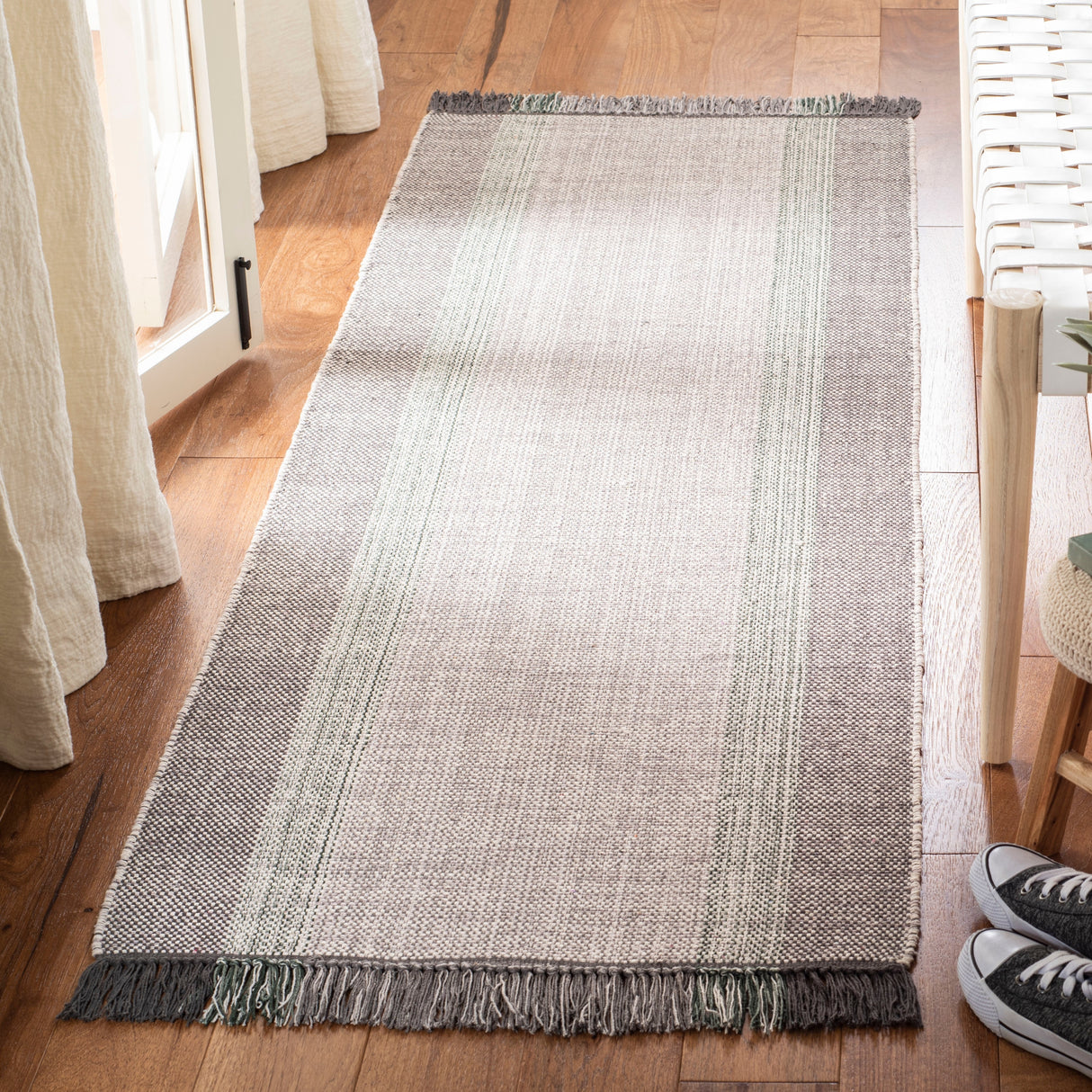 SAFAVIEH Flatweave Montauk Yurdagul Fringed Cotton Area Rug