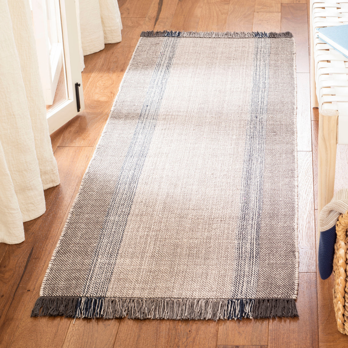 SAFAVIEH Flatweave Montauk Yurdagul Fringed Cotton Area Rug