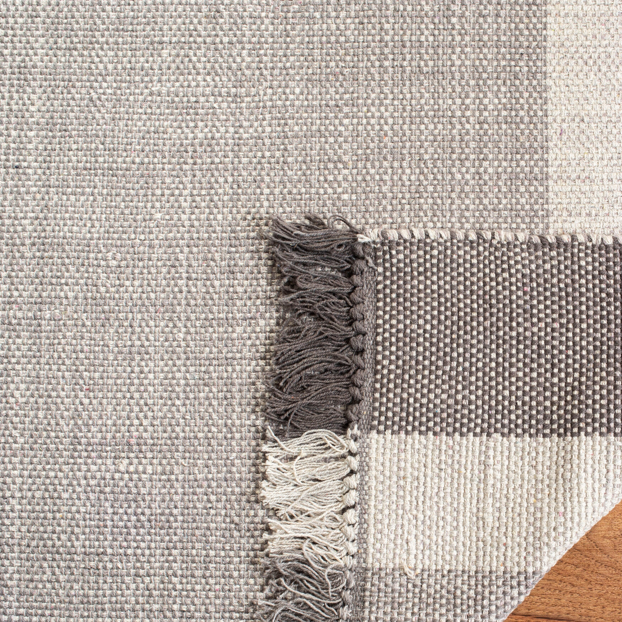 SAFAVIEH Flatweave Montauk Yurdagul Fringed Cotton Area Rug