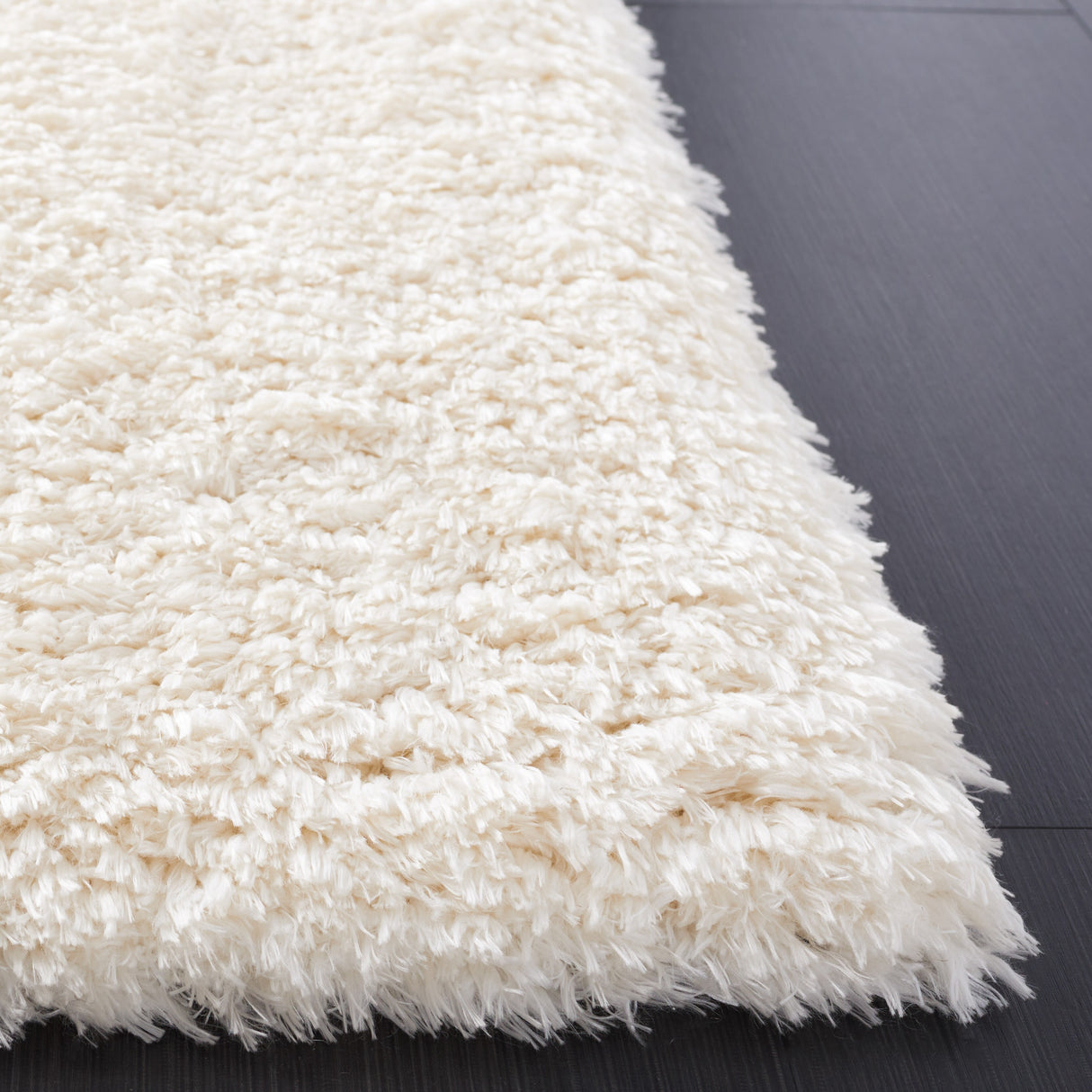 SAFAVIEH Flokati Shag Wynne 2.75-inch Thick Rug