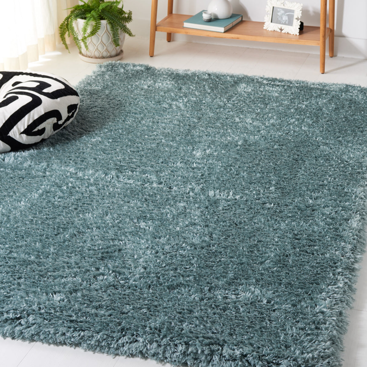 SAFAVIEH Flokati Shag Wynne 2.75-inch Thick Rug