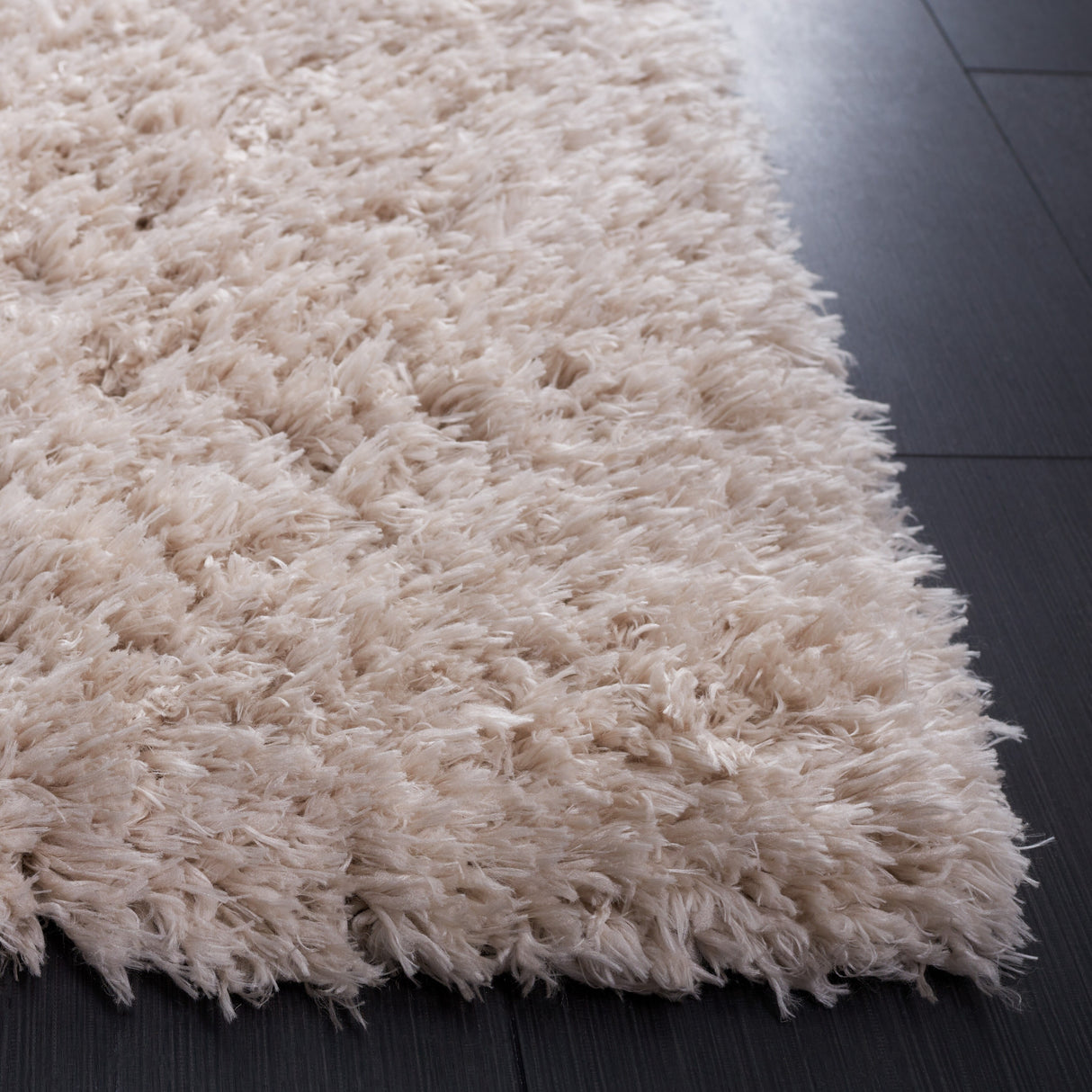 SAFAVIEH Flokati Shag Wynne 2.75-inch Thick Rug