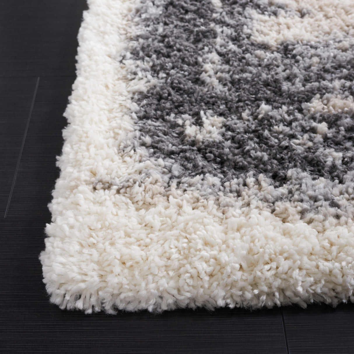 SAFAVIEH Fontana Shag Chihoko Modern Border 2-inch Thick Rug