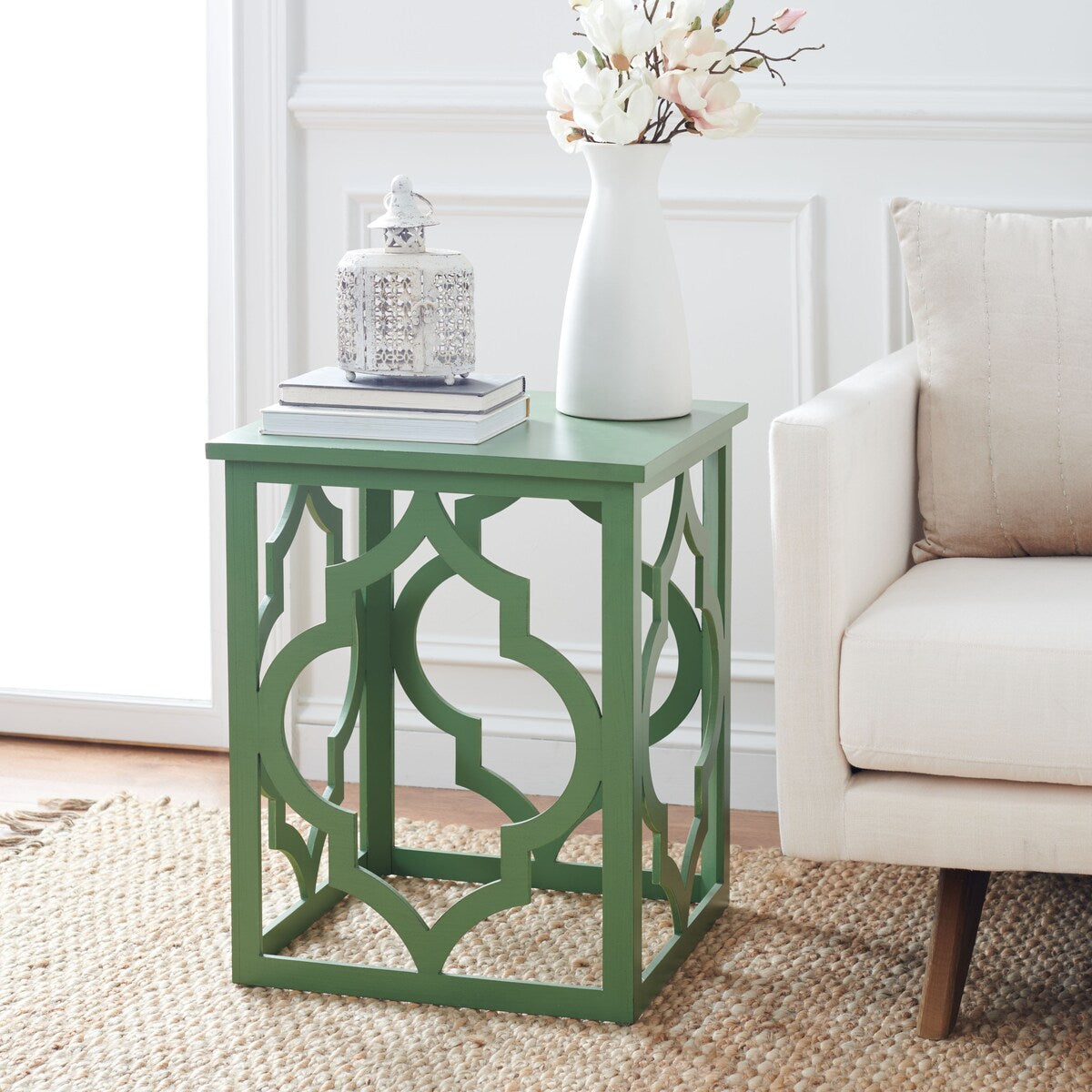 SAFAVIEH Grayce Trellis Silver Leaf End Table. - 19" W x 19" D x 23" H - 19Wx19Dx23H