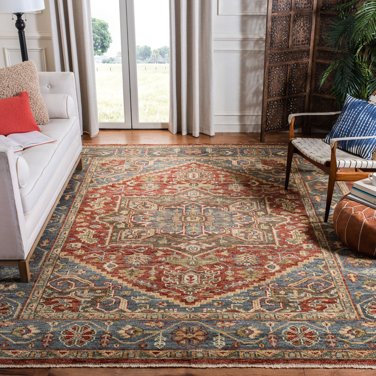 SAFAVIEH Hand-Knotted Samarkand Kristiane Traditional Wool Rug