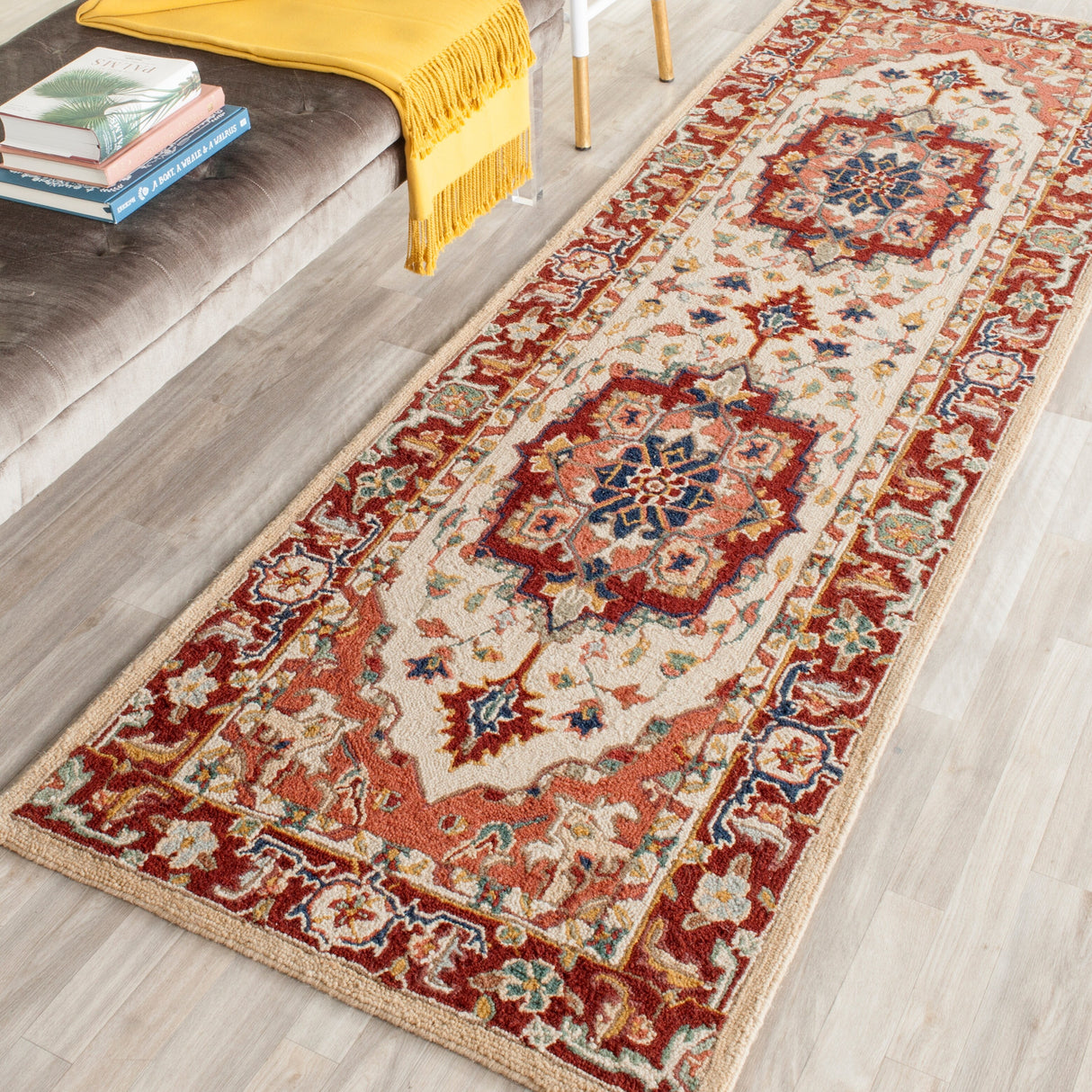 SAFAVIEH Hand-hooked Solbritt Red/ Ivory Wool Rug