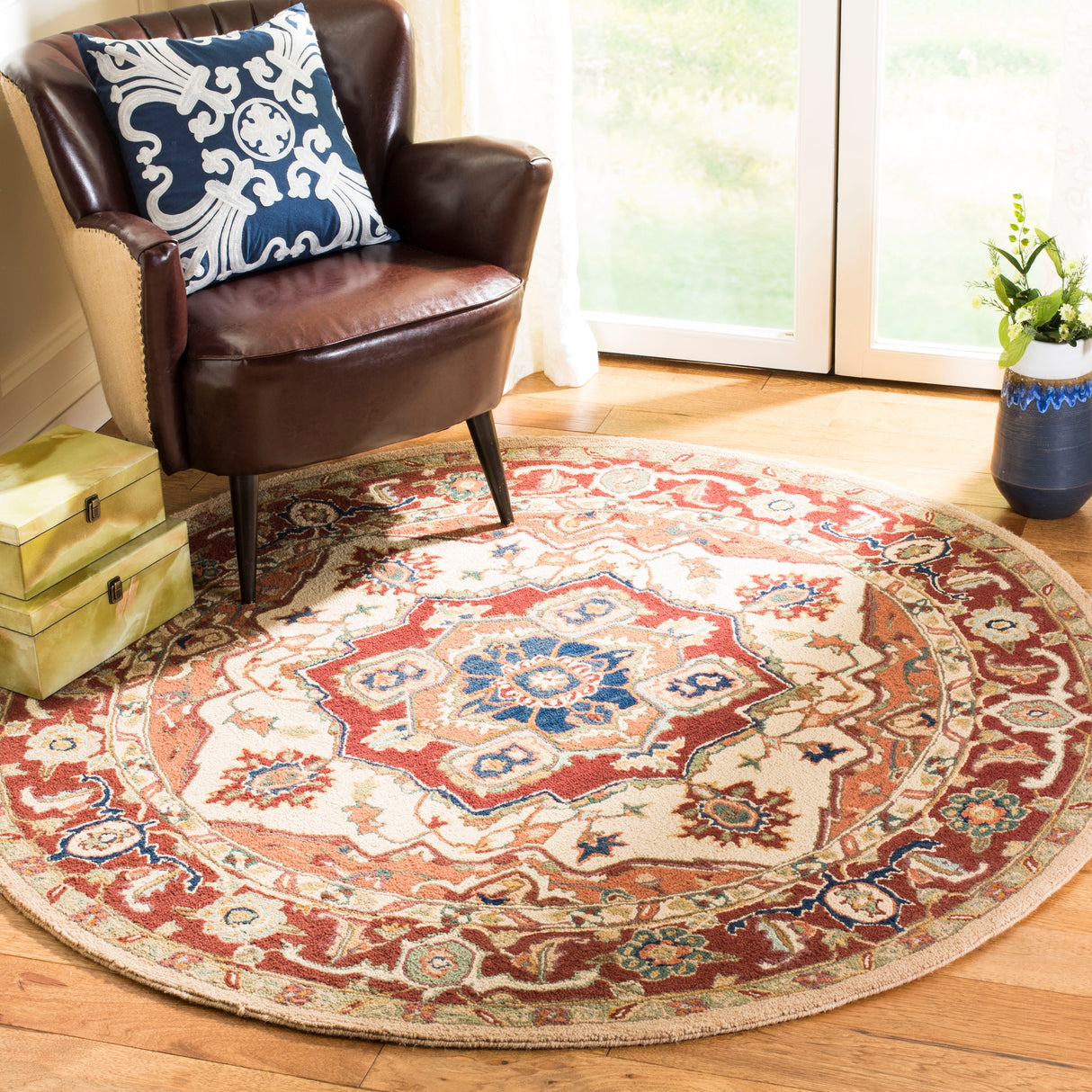 SAFAVIEH Hand-hooked Solbritt Red/ Ivory Wool Rug