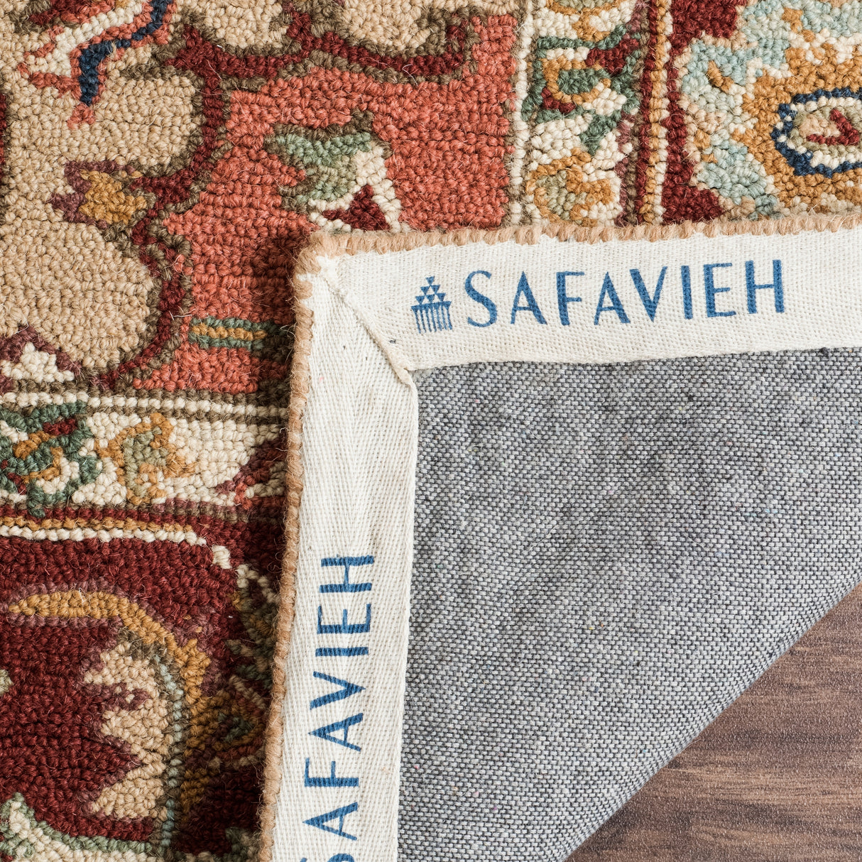 SAFAVIEH Hand-hooked Solbritt Red/ Ivory Wool Rug