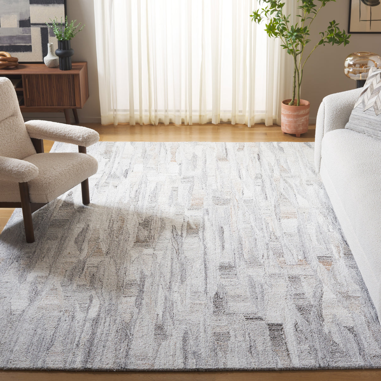 SAFAVIEH Handmade Abstract Ainagul Contemporary Rug