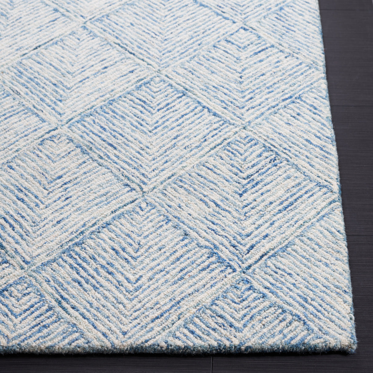 SAFAVIEH Handmade Abstract Altynai Modern Wool Rug