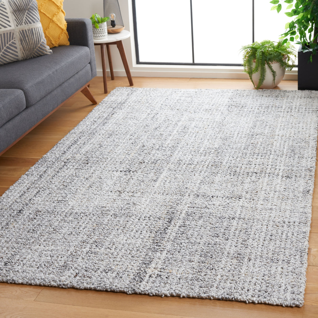 SAFAVIEH Handmade Abstract Eija Modern Wool Rug