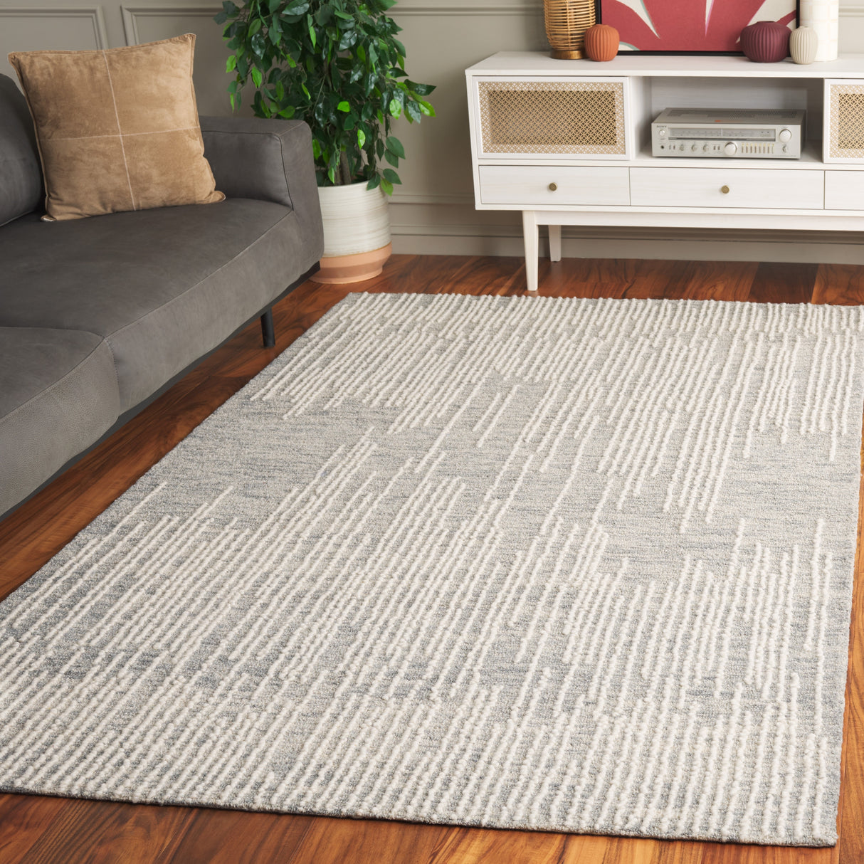 SAFAVIEH Handmade Abstract Elidona Contemporary Wool Rug