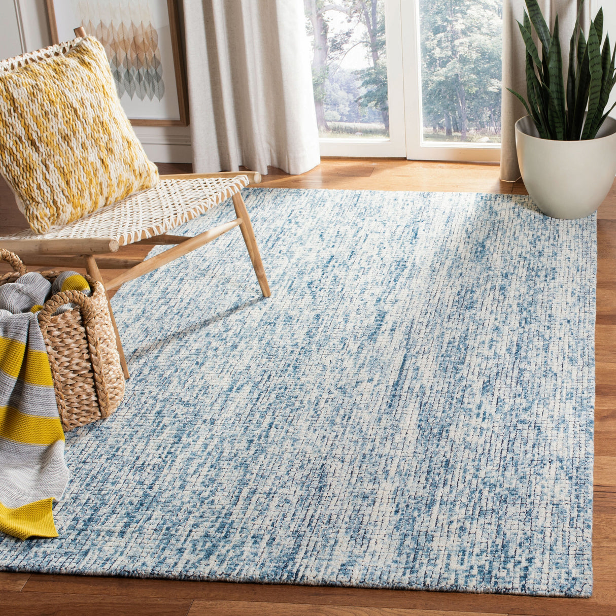 SAFAVIEH Handmade Abstract Gulay Modern Wool Rug