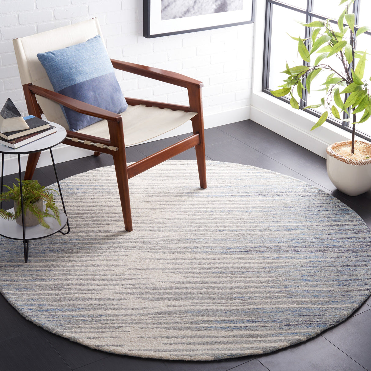 SAFAVIEH Handmade Abstract Gulin Modern Wool Rug