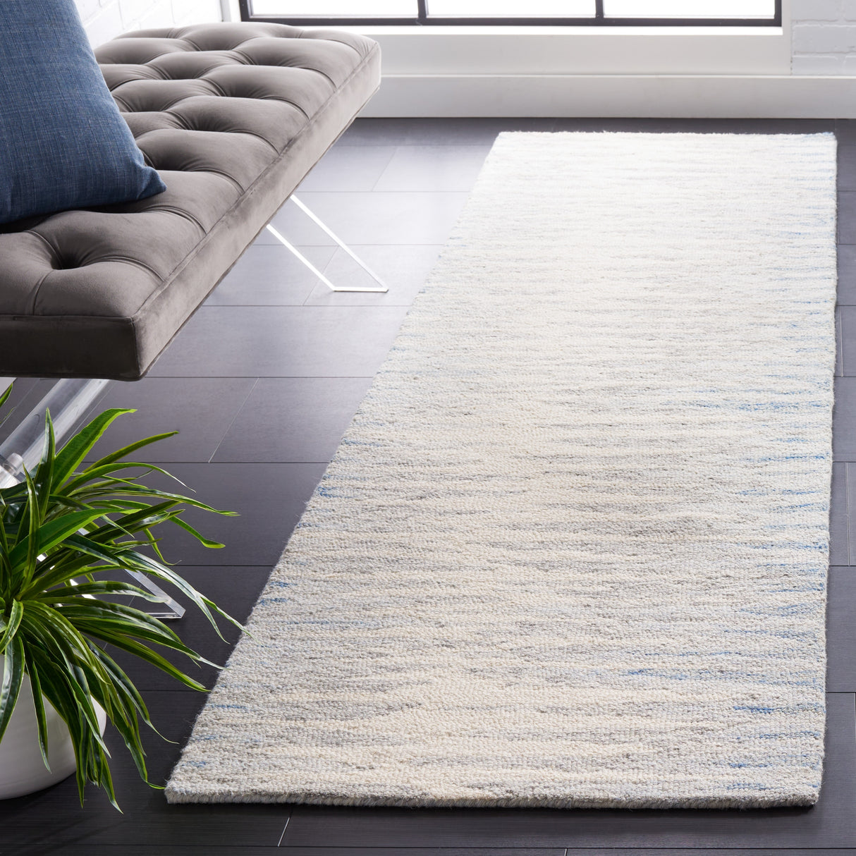 SAFAVIEH Handmade Abstract Gulin Modern Wool Rug