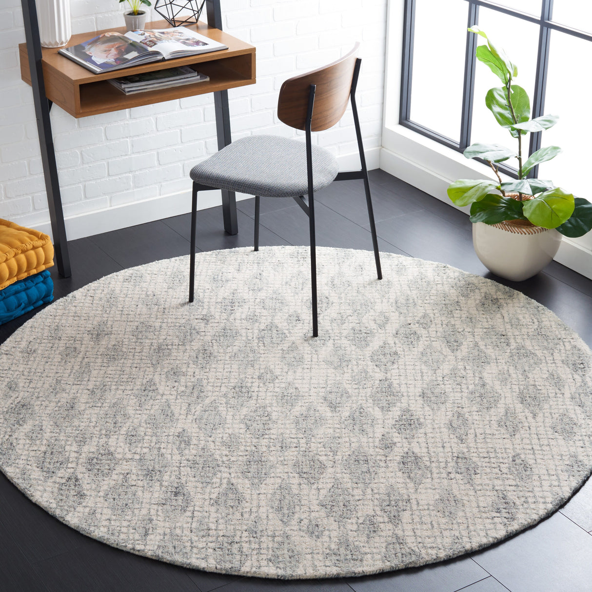 SAFAVIEH Handmade Abstract Gyda Modern Wool Rug