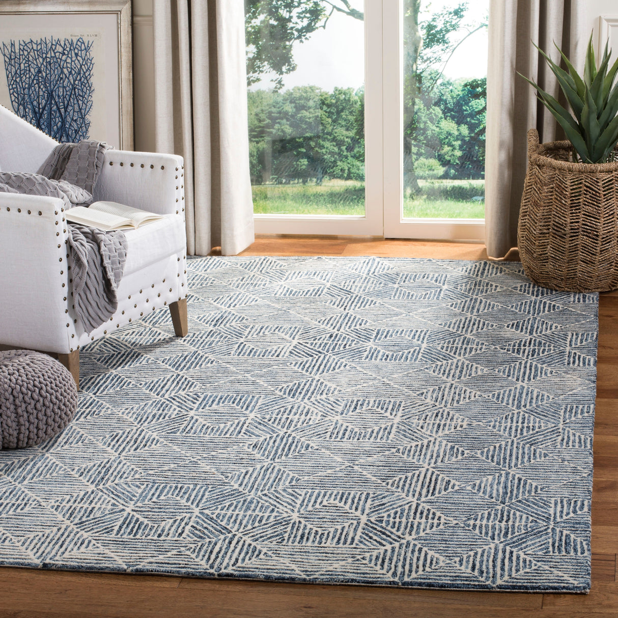 SAFAVIEH Handmade Abstract Harmanna Modern Wool Rug