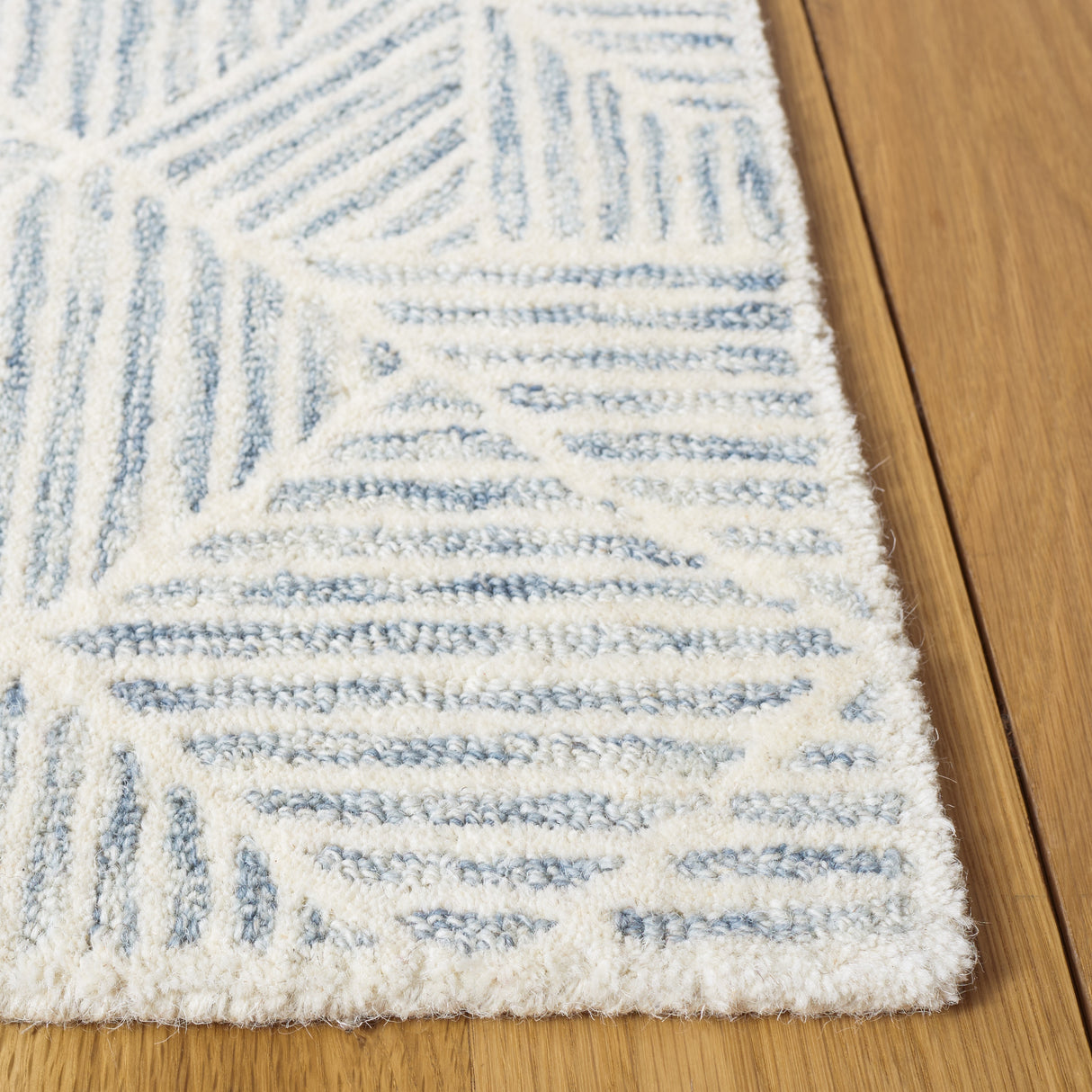 SAFAVIEH Handmade Abstract Harmanna Modern Wool Rug