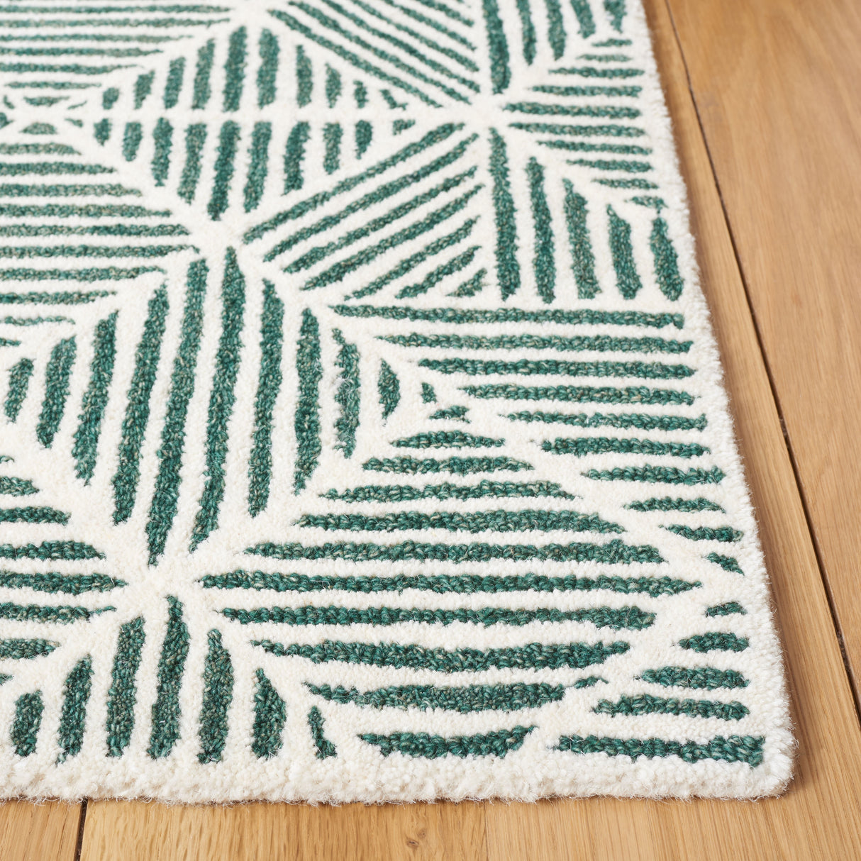 SAFAVIEH Handmade Abstract Harmanna Modern Wool Rug