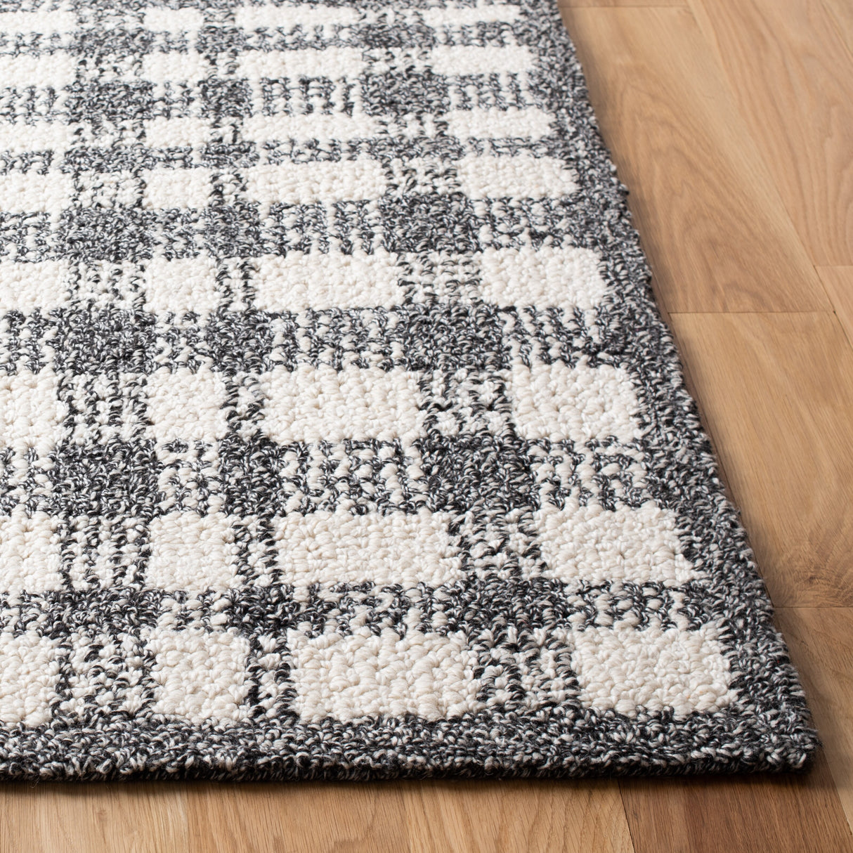 SAFAVIEH Handmade Abstract Imka Checkered Wool Rug