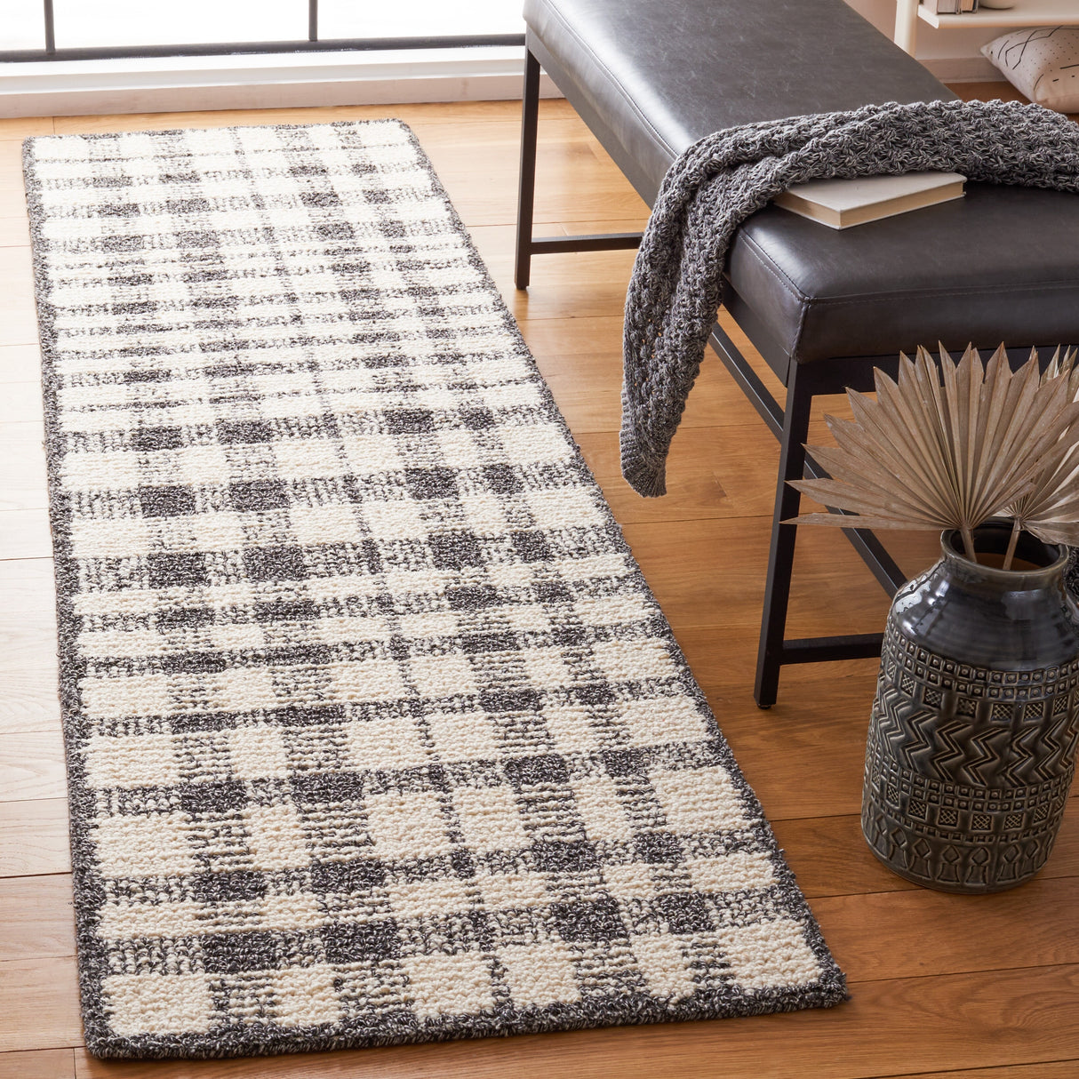 SAFAVIEH Handmade Abstract Imka Checkered Wool Rug