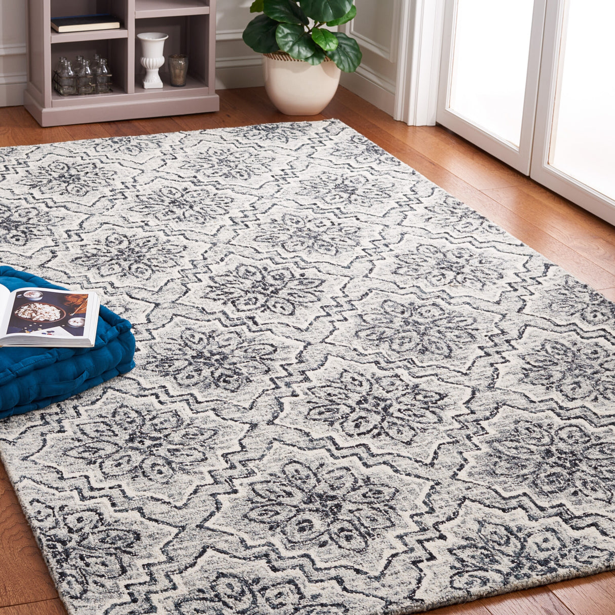 SAFAVIEH Handmade Abstract Ingegerd Modern Wool Rug