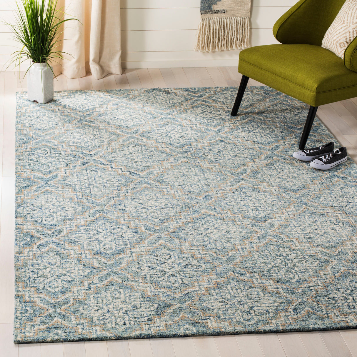 SAFAVIEH Handmade Abstract Ingegerd Modern Wool Rug