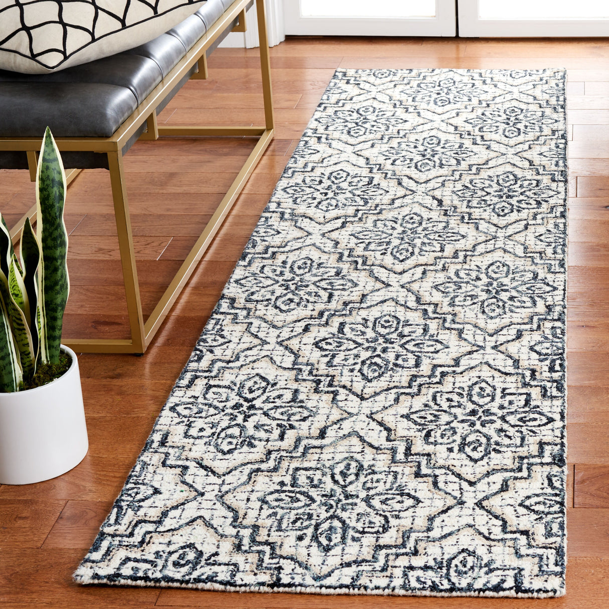 SAFAVIEH Handmade Abstract Ingegerd Modern Wool Rug