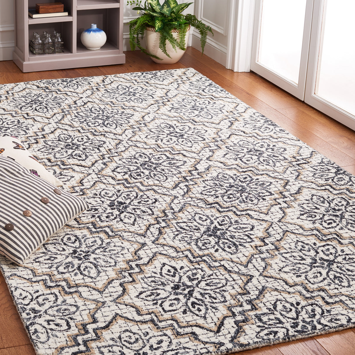 SAFAVIEH Handmade Abstract Ingegerd Modern Wool Rug