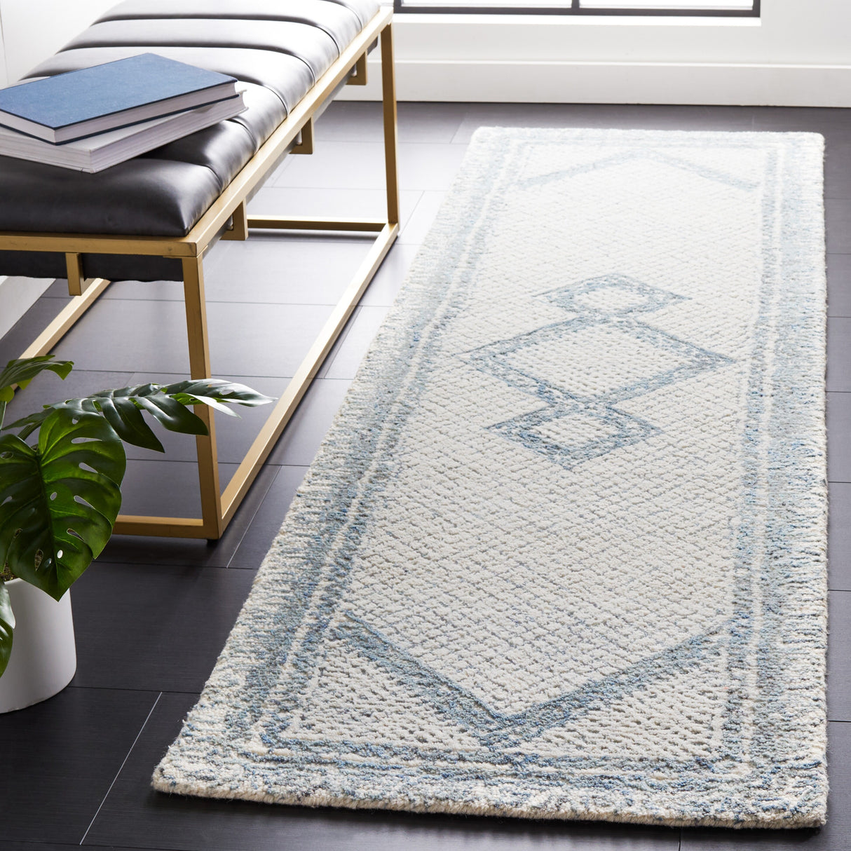 SAFAVIEH Handmade Abstract Inse Modern Wool Rug