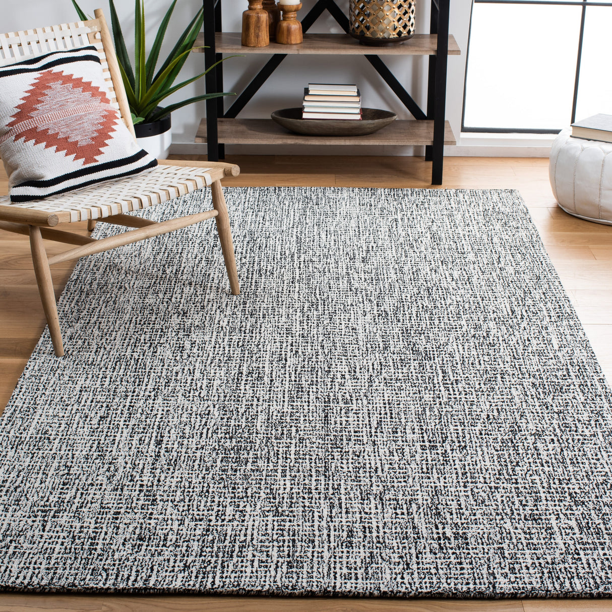 SAFAVIEH Handmade Abstract Lotje Modern Wool Rug