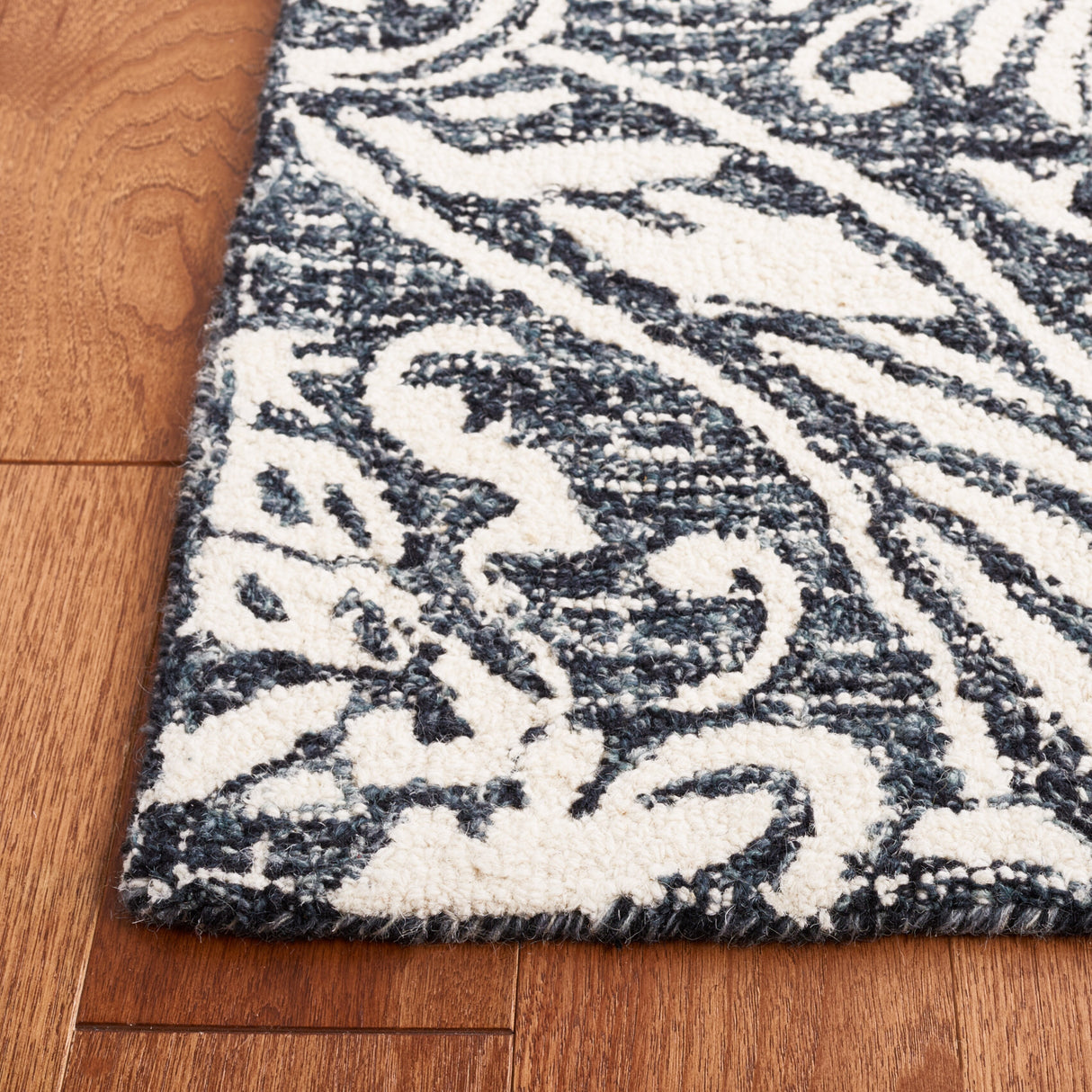 SAFAVIEH Handmade Abstract Martijke Modern Wool Rug