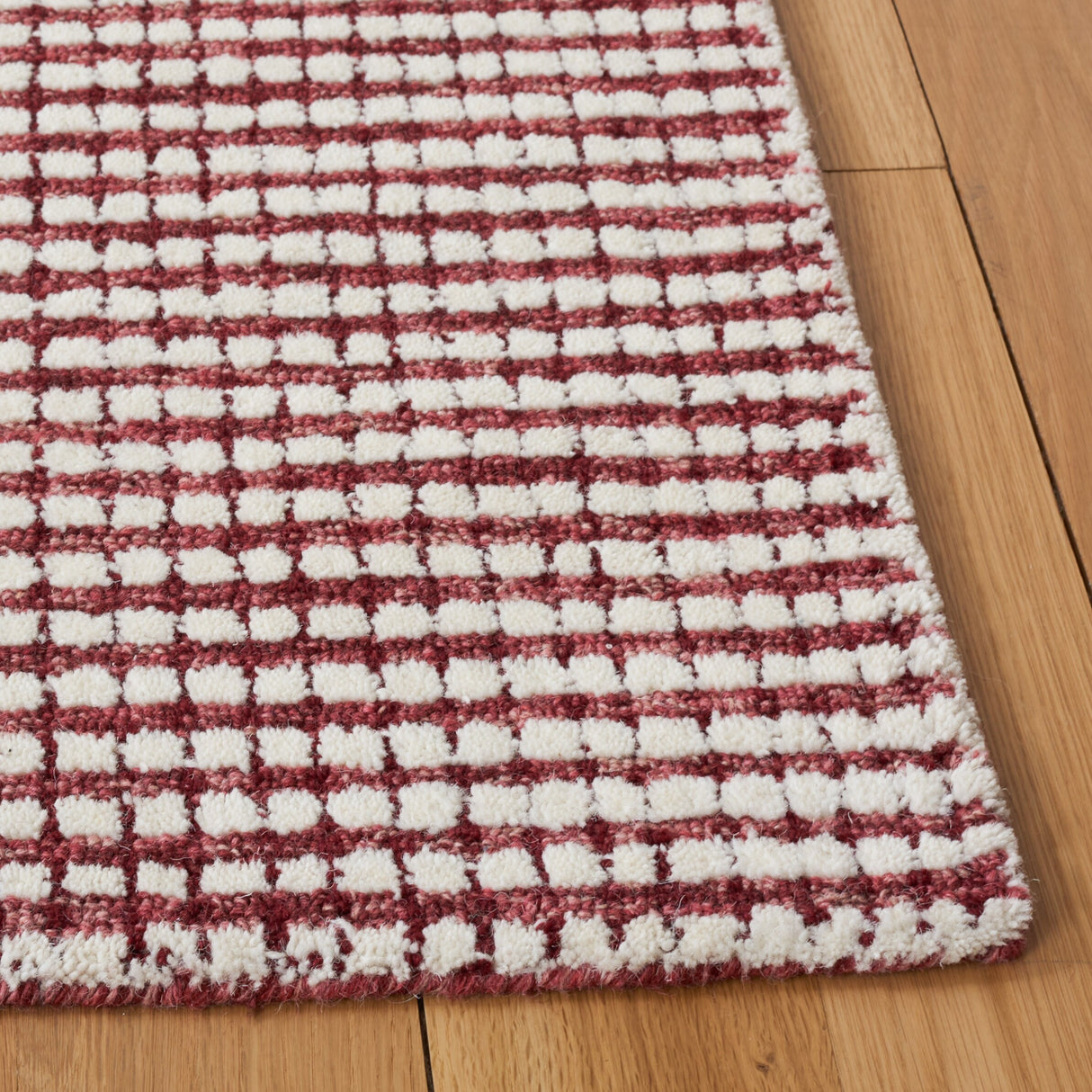 SAFAVIEH Handmade Abstract Maryla Modern Wool Rug