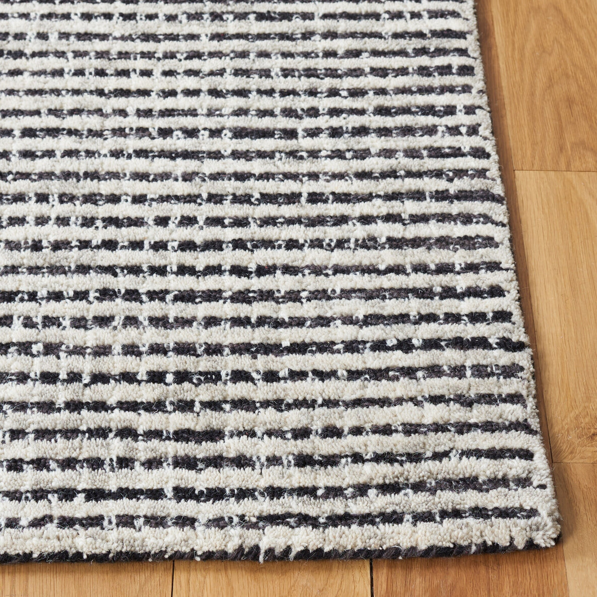 SAFAVIEH Handmade Abstract Maryla Modern Wool Rug