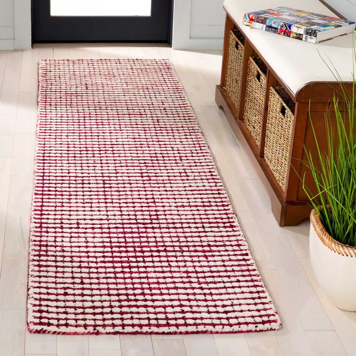 SAFAVIEH Handmade Abstract Maryla Modern Wool Rug