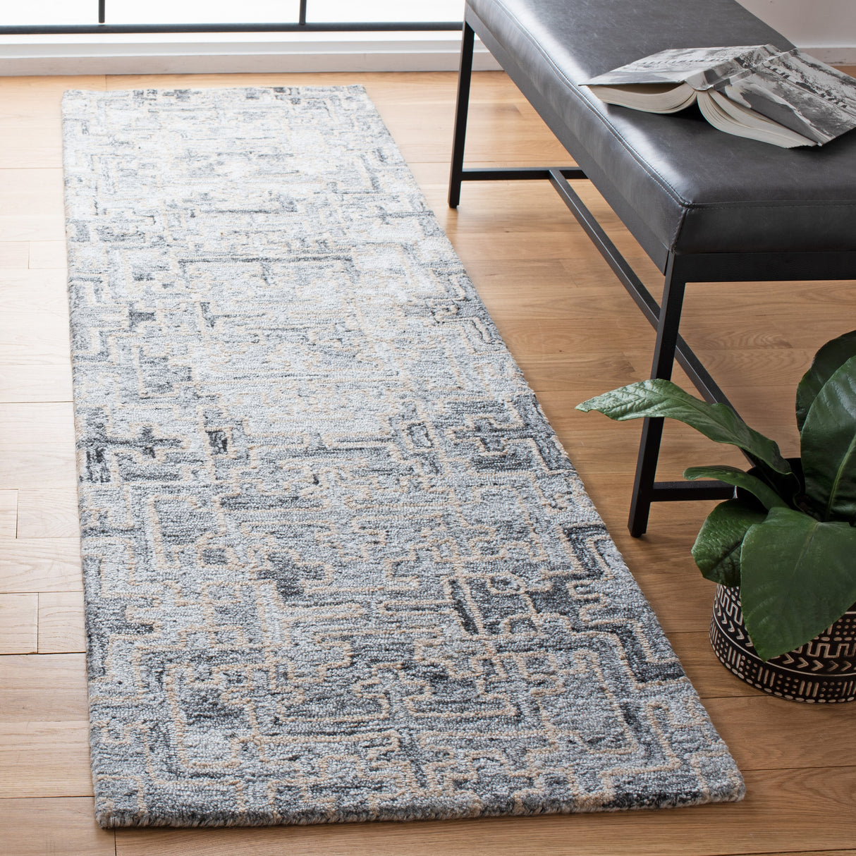 SAFAVIEH Handmade Abstract Sevgi Modern Rug