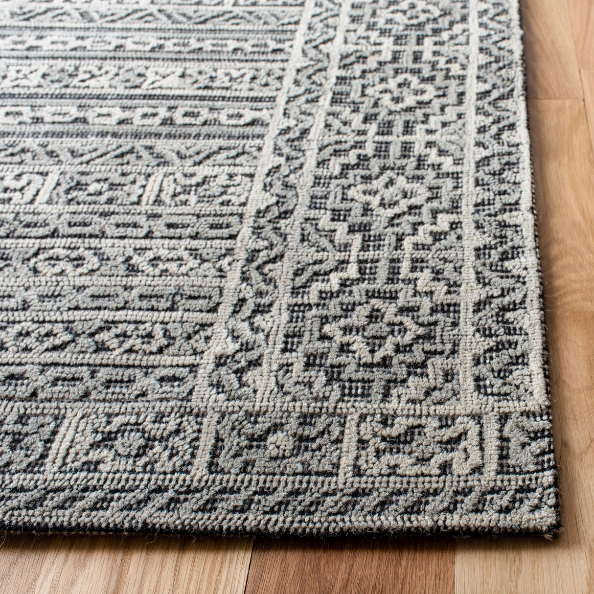 SAFAVIEH Handmade Abstract Sneza Modern Wool Rug