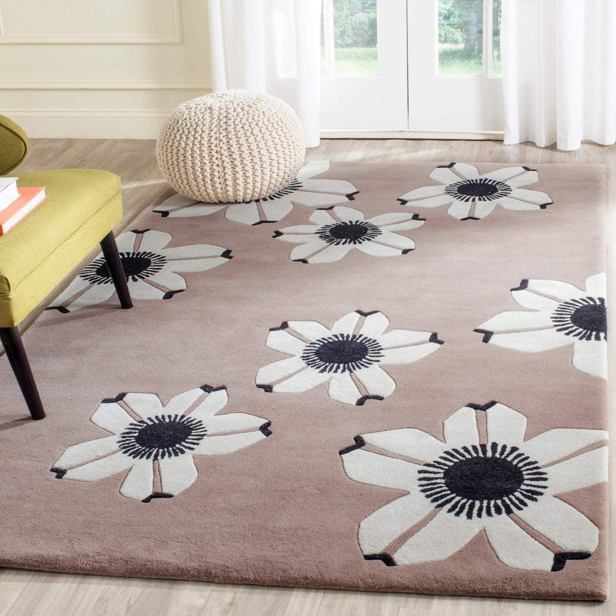 SAFAVIEH Handmade Allure Kondzha Modern Floral Wool Rug