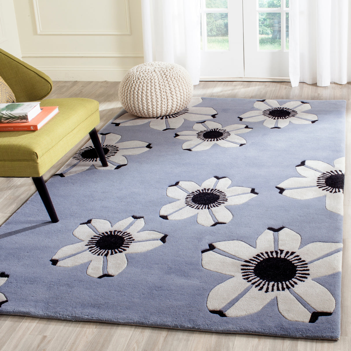 SAFAVIEH Handmade Allure Kondzha Modern Floral Wool Rug