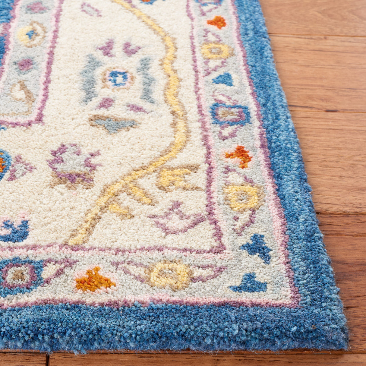 SAFAVIEH Handmade Anatolia Elsy Wool Rug