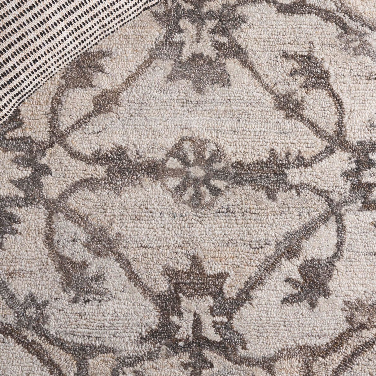 SAFAVIEH Handmade Anatolia Liilia Rug