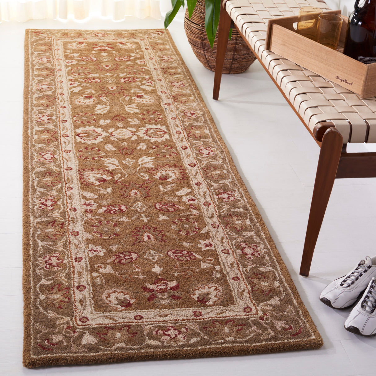 SAFAVIEH Handmade Anatolia Renelle Traditional Oriental Hand-spun Wool Rug