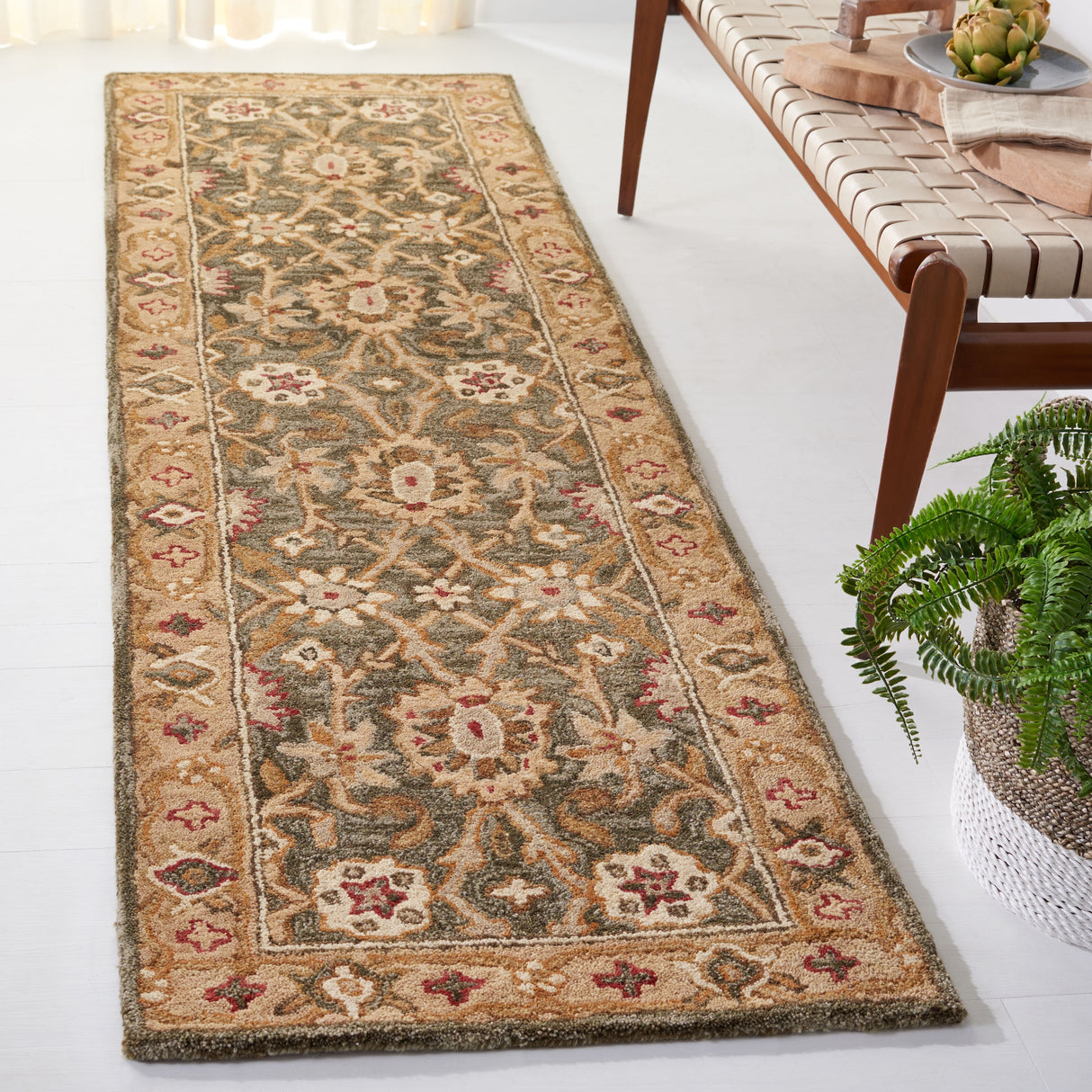 SAFAVIEH Handmade Anatolia Ylvije Traditional Oriental Hand-spun Wool Rug