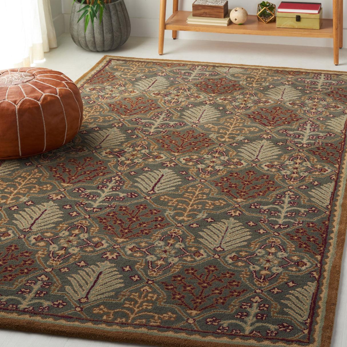 SAFAVIEH Handmade Antiquity Nermine Traditional Oriental Wool Rug