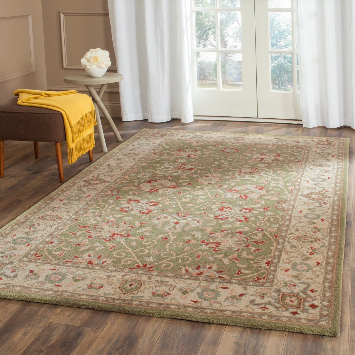 SAFAVIEH Handmade Antiquity Zuriñe Traditional Oriental Wool Rug