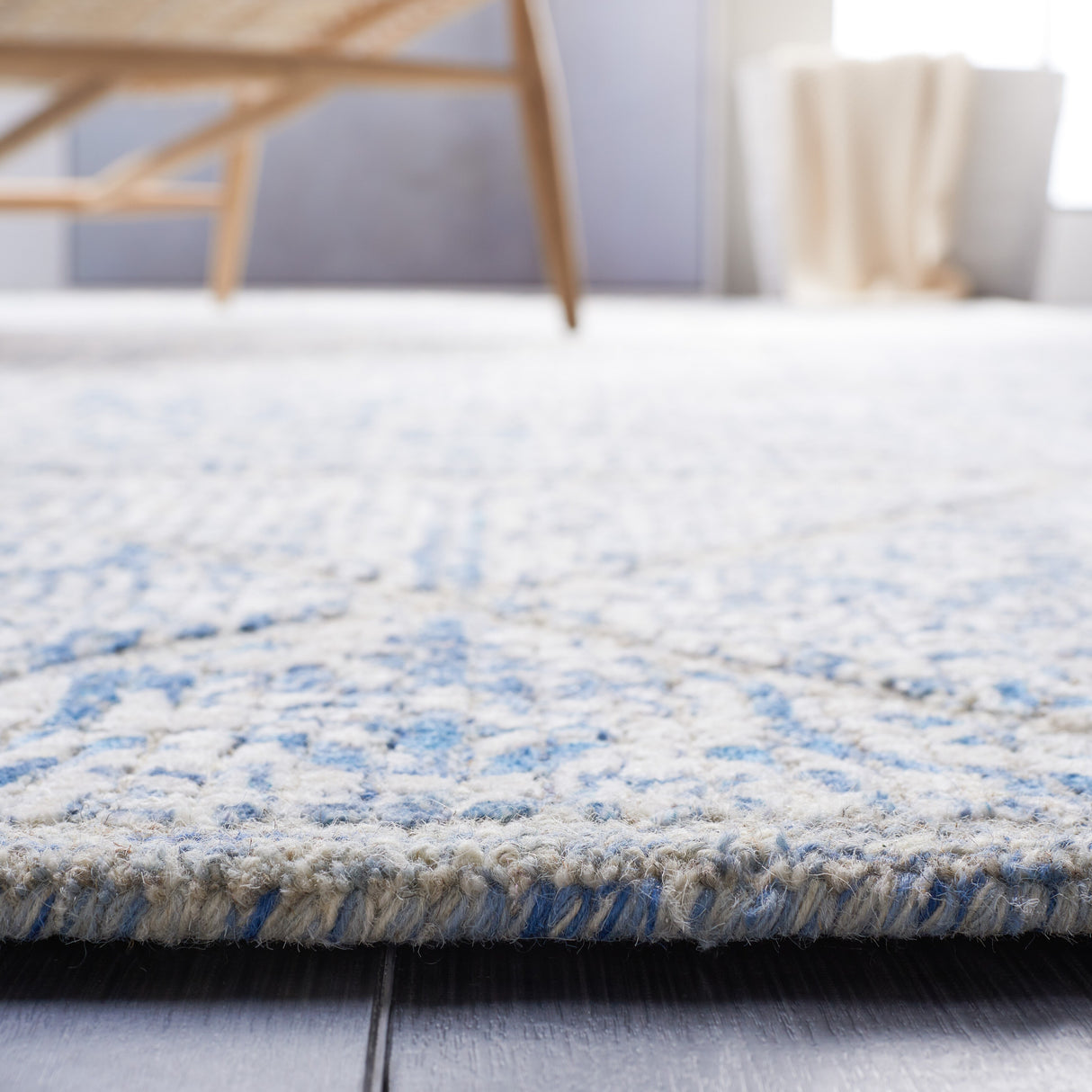 SAFAVIEH Handmade Artistry Itta Wool & Viscose Rug