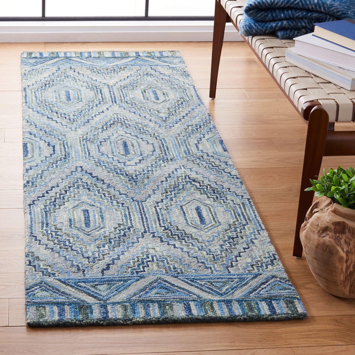 SAFAVIEH Handmade Aspen Andrea Boho Tribal Wool Rug -