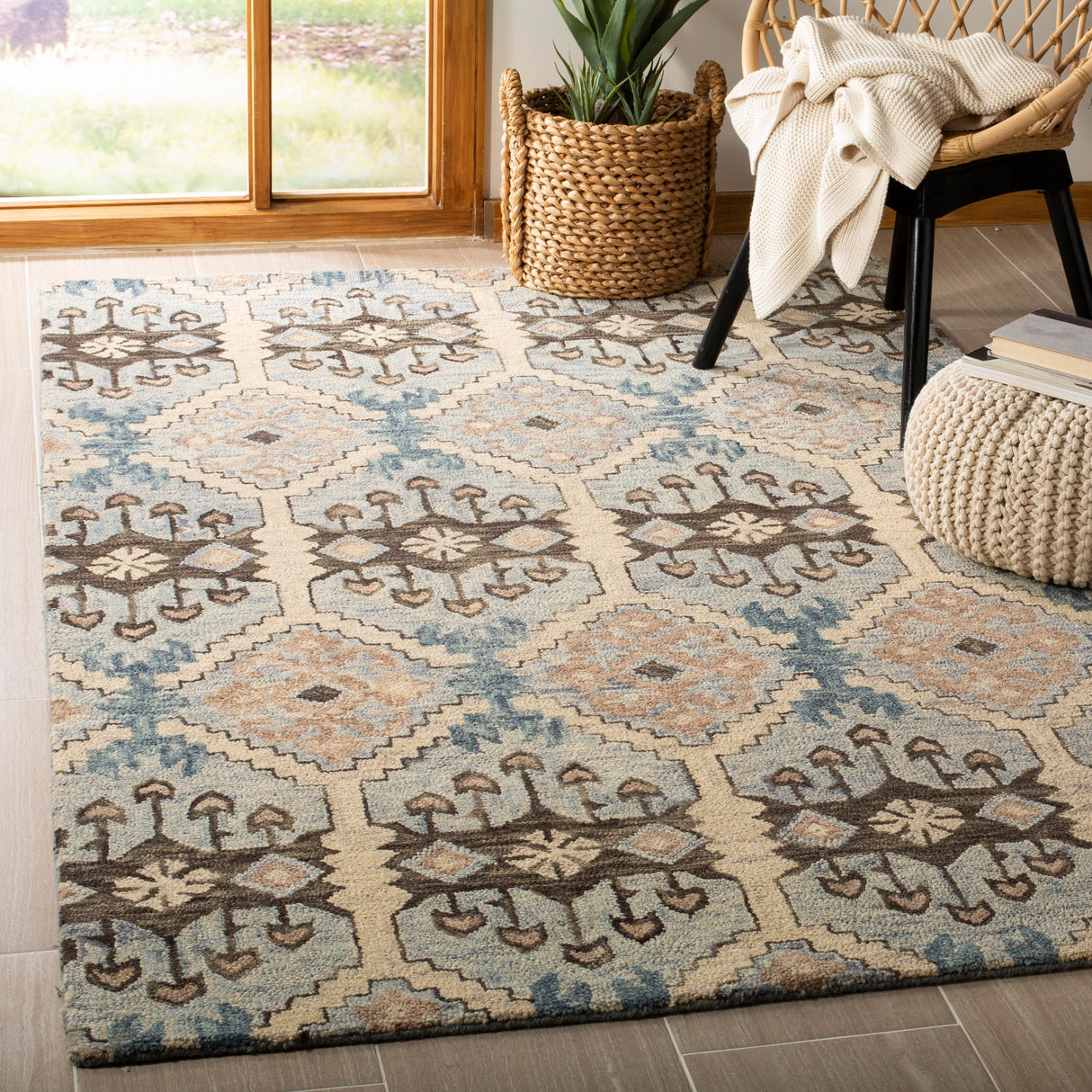 SAFAVIEH Handmade Aspen Dickie Boho Tribal Wool Rug