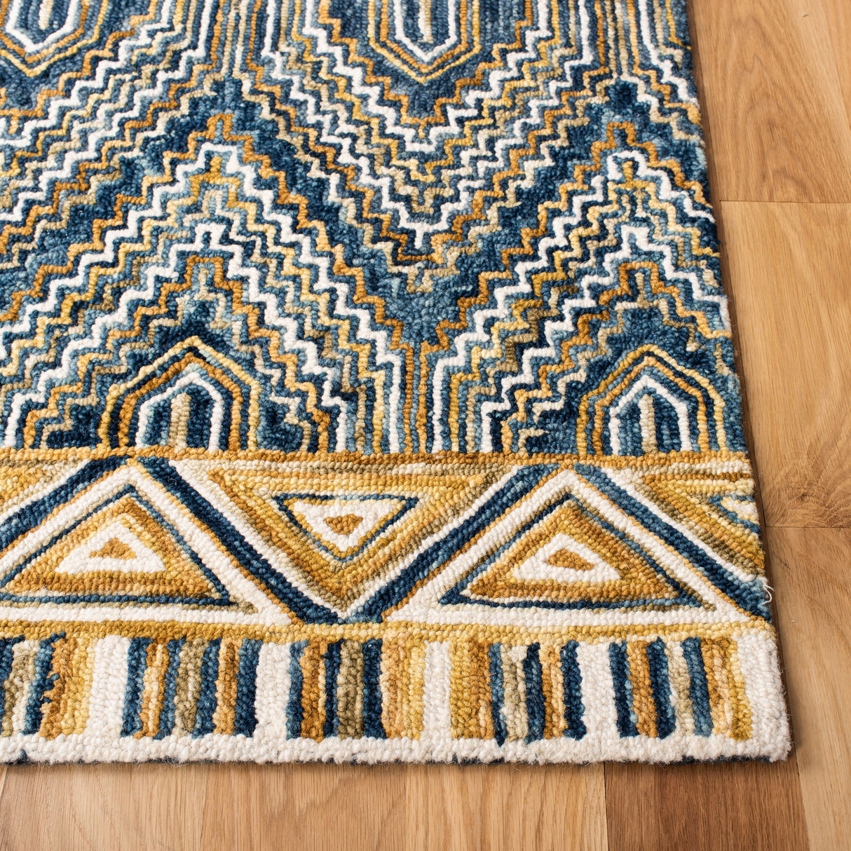 SAFAVIEH Handmade Aspen Frumah Boho Tribal Wool Rug -